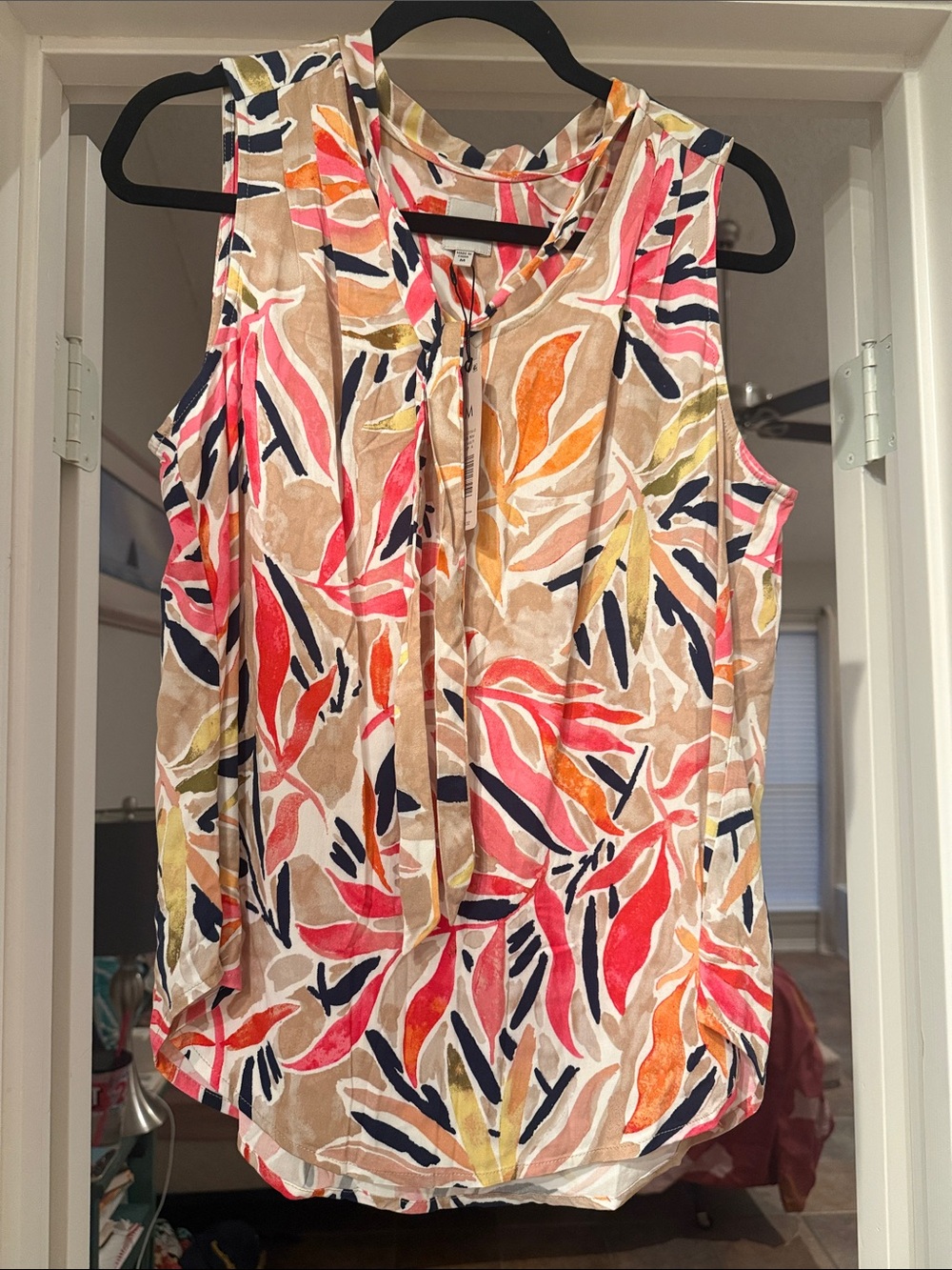 NIC+ZOE Beige Leaf-Print Sleeveless Tie-Neck Top with Coral & Navy